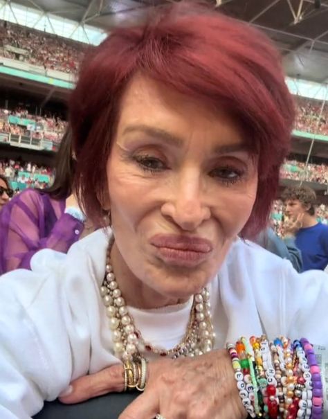 “What Happened?” Sharon Osbourne, 71, Shocks Fans in Latest Appearance Ozzy And Sharon Osbourne, Ozzy And Sharon, Direct Vent Fireplace, Dog Accesories, Sharon Osbourne, Chunky Crochet Blanket, Ben Affleck, Chunky Crochet, Bright Side