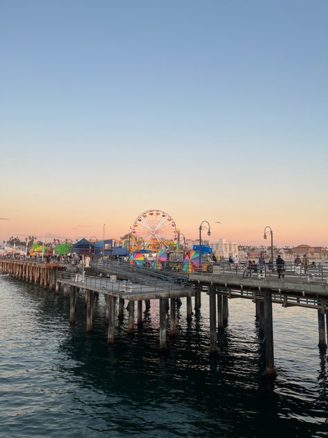 Los Angeles Santa Monica Pier, Pasadena California Aesthetic, Road Trip West Coast, Santa Monica Aesthetic, Santa Monica House, Santa Monica Boardwalk, Grand Canyon Skywalk, Olive Smith, Pier Santa Monica