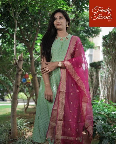 Pista Green Colour Combination Dress, Green Dupatta Combination Suit, Sea Green Colour Combination Dress, Pista Green Suit Combination, Green Kurti Combination, Sea Green Suit, Silk Saree Gown, Gown Saree, Purple Dupatta