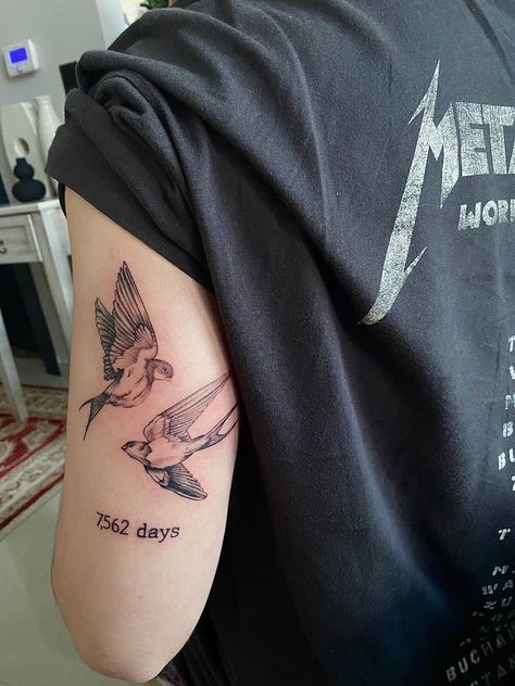 A tattoo for my father. The days I was blessed having him in my life. The mockingbirds stand for braveness and protection of the family. So beautiful and fragile, as life itself. See you some day papa. Mockingbird Tattoo, Love You Papa, Father Tattoos, Парные Тату, Bad Tattoos, Life Itself, Happy Birthday Dad, Arm Sleeve Tattoos, Leg Sleeves