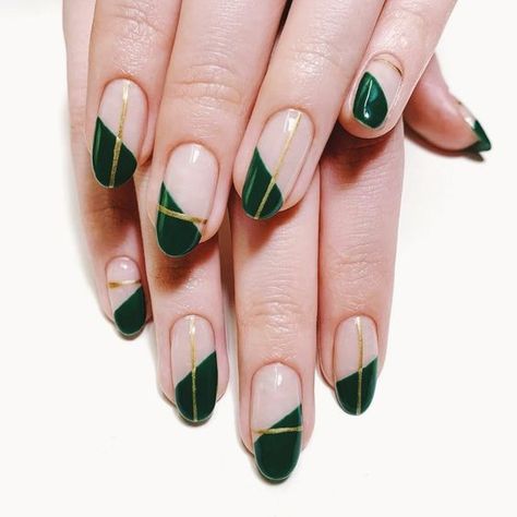 17 Gorgeous Green Fall Nail Ideas for 2023: Embrace the Natural Charm! St Patrick's Day Nails, Gold Glitter Nail Polish, Crackle Nails, Purple Ombre Nails, St Patricks Day Nails, Golden Nails, Gold Glitter Nails, Fall Nail Trends, White Glitter Nails