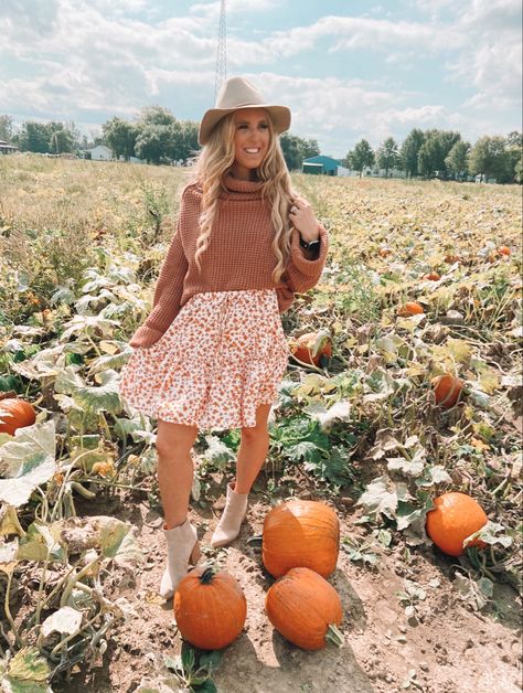 Fall fun, pumpkin patch,fall outfits Fun Fall Outfits, Pumpkin Patch Outfits, Peanut Butter Blondie, Gno Outfit, Patch Outfit, Chunky Sweaters, Fall Ootd, Pumpkin Patch Outfit, Simple Fall Outfits