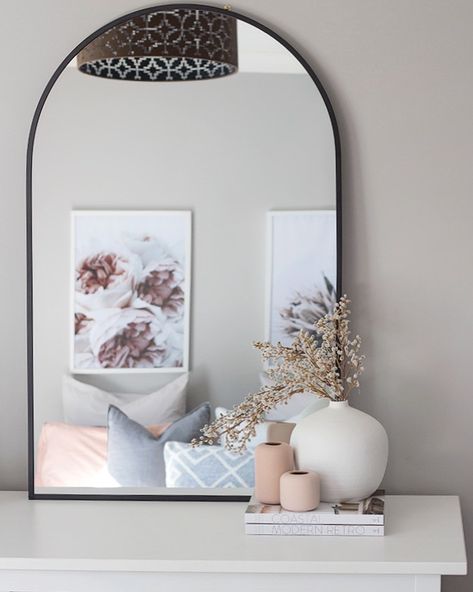 𝙰𝚕𝚊𝚗𝚗𝚊 𝚓𝚊𝚗𝚎 on Instagram: “I found a new love- Arch mirrors😍  This beauty is from @kmartaus and I think it looks fabulous on my bedroom dresser!  Not all mirrors &…” Arch Mirror On Dresser, Mirror Leaning On Dresser, Arch Mirror Decor, Piano Room Decor, Dresser Styling, Sofa Table Decor, Curved Mirror, Piano Room, Mirror Shapes