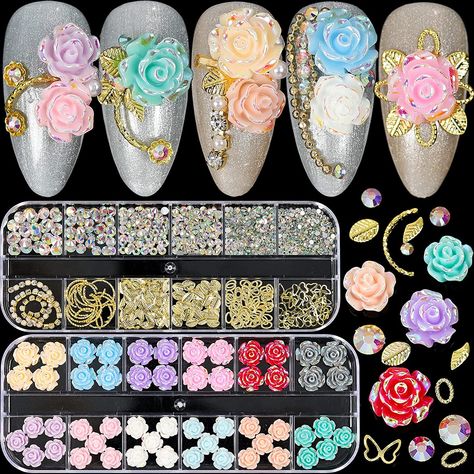 Nail Art Designs With Accessories, Nail Accessories Design, Nail Art With Charms, Nail Pearl, Light Purple Nails, Nail Polish Gift Set, Planet Nails, Nail Flower, Flowers Nail Art