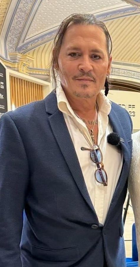 Johnny Depp Recent Photos, Keanu Reeves Sister, Johnny Depp Haircut, Tom Cruise Haircut, Johnny Depp News, Johnny Depp Hairstyle, Ignoring People, Johnny Depp Images, John Depp