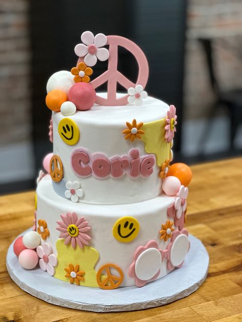 Boho Disco Cake, Peace Out Single Digits Birthday Cake, Flower Power Birthday Cake, Peace Out Single Digits Cake, Hippie Cake Ideas, 70s Theme Cake, Hippie Birthday Cake, Groovy Cake Ideas, Groovy Birthday Cake