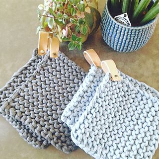 Ravelry: GitteHerloev's Chunky potholders Potholder Patterns Free, Crochet Pot Holders Free Pattern, Crochet Hot Pads, Womens Knitting Patterns, Chunky Knitting Patterns, Potholder Patterns, Chunky Knitting, Knit Dishcloth, Crochet Potholders