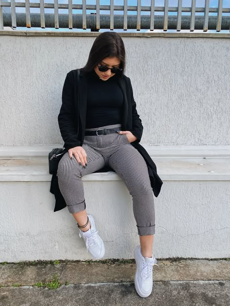 Casual Oufits, Outfits Gorditas, Gymwear Outfits, Look Office, Check Pants, Outfit Mujer, Elegante Casual, Easy Trendy Outfits, Causual Outfits