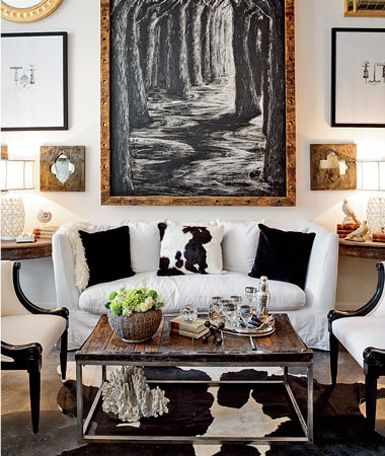 belle maison: Design Dilemma: What to do Above the Sofa? Modern Chic Living Room, White Slipcover Sofa, Modern Chic Decor, Chic Living Room Design, White Slipcovers, Bedroom Minimalist, Cowhide Pillows, Eclectic Living Room, Minimalist House Design