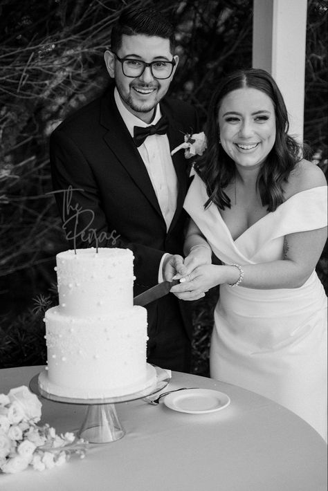 Black White And Pearls Wedding, Pearl Black And White Wedding, Black And Pearl Wedding, Black Tie Wedding Cake, Wedding Cake Pearl, Simple Wedding Cake Pearls, Classic Black And White Wedding Cake, Satin Wedding Dress Pearl Veil, Pearl Wedding Cake