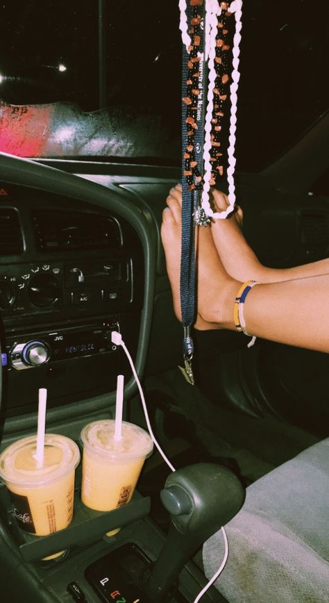 Girly Car, Ur Mom, Dream Cars Jeep, Car Goals, Car Classic, Cute Car Accessories, Car Ideas, Happy Vibes, Best Friend Goals