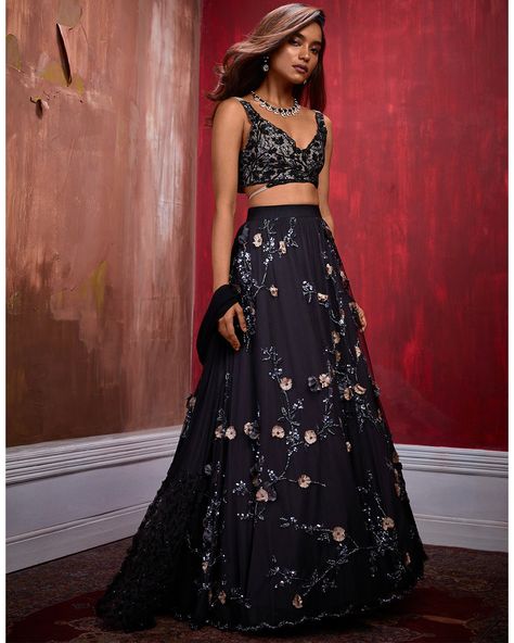 Black Sequin Lehenga, Lengha Blouse Designs, Low Waist Skirt, Black Lehenga, Cutout Gown, Choli Blouse, Bridesmaid Saree, Bespoke Fashion, Embroidered Lehenga