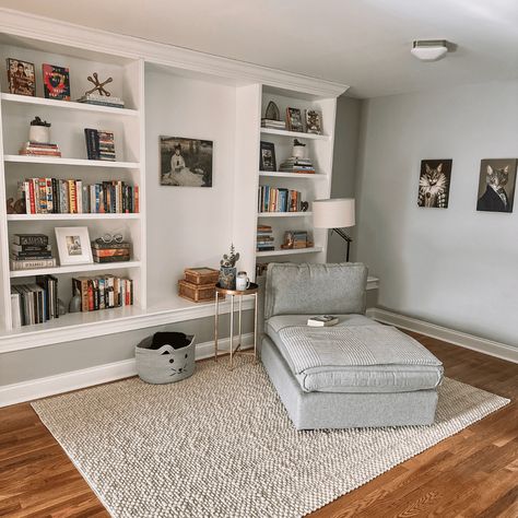 Sitting Area Bookshelves, Living Room And Reading Area, Loft Nook Ideas, Book Area Ideas, Reading Corner Bedroom Adult, Reading Nooks For Adults, Adult Reading Nook, Wall Nook Ideas, Reading Area In Living Room