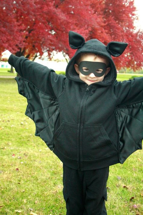 All you'll need to make are wings, ears + a mask for this bat costume. Kids Bat Costume, Bat Costumes, Best Toddler Halloween Costumes, Diy Bat Costume, Toothless Costume, Costumes Faciles, Bat Halloween Costume, Dragon Halloween, Bat Costume