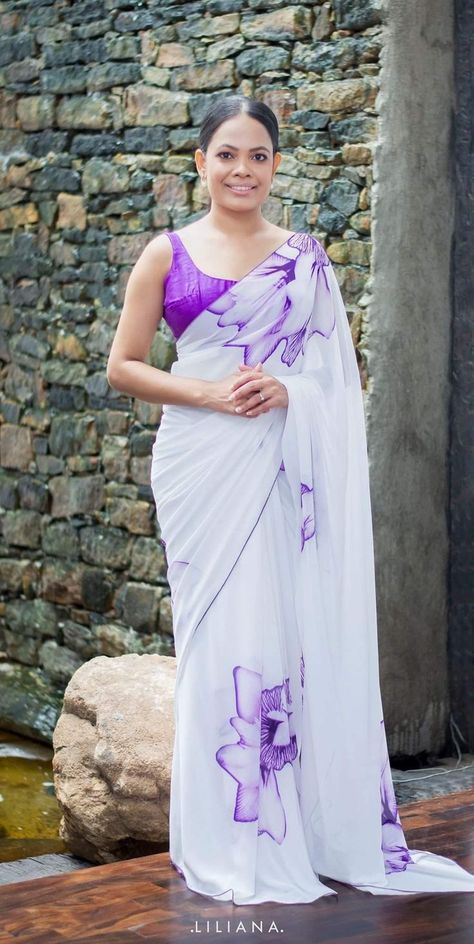 https://youtu.be/pXQVxeVvlJg Bathik Saree, Batik Painting, Saree Painting Designs, Bridal Sari, Saree Wearing Styles, Saree Painting, Sari Design, Floral Print Sarees, Hand Painted Dress