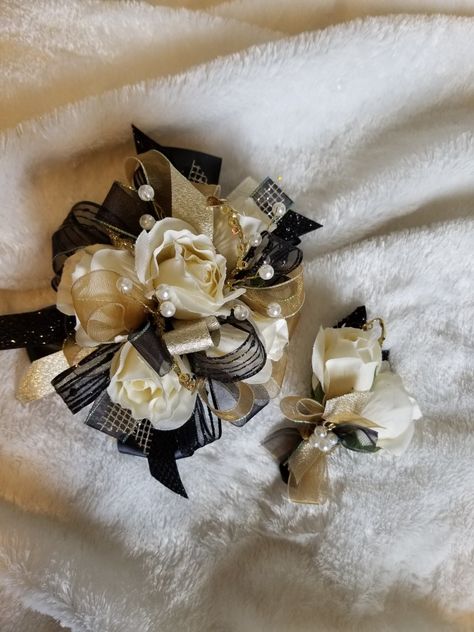 Black And Gold Homecoming Flowers, Black And Gold Prom Bouquet, Black And Gold Corsage, Gold Corsage Prom, Black And Gold Prom, Black Rose Bouquet, Homecoming 2023, Red Corsages, Prom Flowers Bouquet