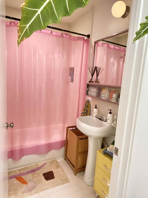 Shower Curtain Ideas White Bathroom, Pink Bathroom Shower Curtains, Pink Shower Curtain Bathroom Ideas, Eclectic Shower Curtain, Shower Curtains For Small Bathrooms, Bathrooms With No Windows, Bathroom Curtain Ideas, Windows Apartment, Pink And White Bathroom