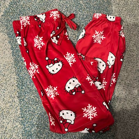 Hello Kitty Pants Color Red With Snowflakes Size Woman Small Hello Kitty Christmas Pants, Hello Kitty Pj Pants Outfit, Hello Kitty Sweatpants, Fluffy Pjs, Hello Kitty Pants, Kuromi Clothes, White Hello Kitty, Sanrio Clothes, Red Clothes