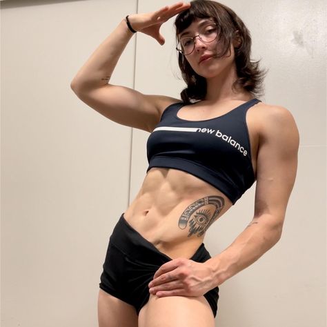 Poses For Muscular Women, Buff Girl Aesthetic, Buff Women Reference, Lean Beef Patty, Workouts For Gym, Lean Women, Buff Women, Best Workouts, Body Control