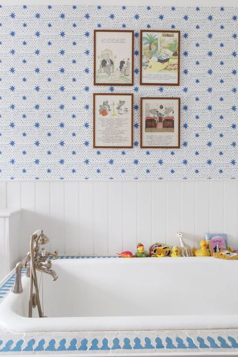 Country Style Bathrooms, Buy Wallpaper, Childrens Bathroom, Shabby Chic Bathroom, Boys Bathroom, Downstairs Bathroom, Chic Bathrooms, Star Wallpaper, Family Bathroom