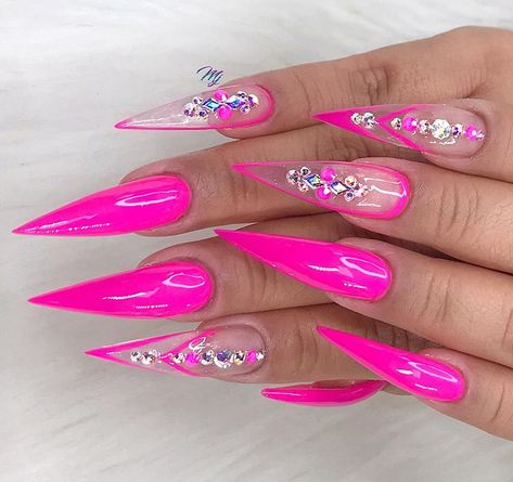 Cardi B Nails Design, Pink Stiletto Nails, Stilleto Nails Designs, Neon Pink Nails, Clear Acrylic Nails, Pointed Nails, Stiletto Nails Designs, Unique Acrylic Nails, Nail Swag