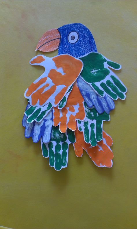 Palm print parrot- using Indian flag colors. Palm Craft, Indian Flag Colors, Class Games, Tri Colour, Knowledge Facts, Indian Flag, Craft Activity, General Knowledge Facts, Palm Print