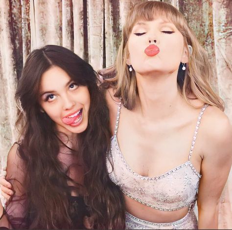 Olivia Rodrigo Y Taylor Swift, Olivia Rodrigo And Taylor Swift, Taylor Swift And Olivia Rodrigo, Taylor Swift And Olivia, Taylor Swift Signature, Hope Ur Ok, Olivia Rodrigo Aesthetic, Olivia + Core + Aesthetic, Taylor Swift Wallpaper