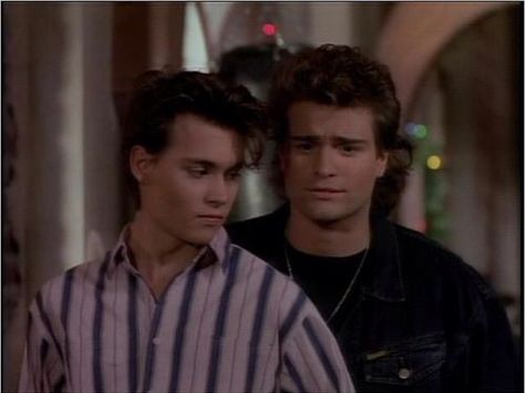 21 Jump Street Peter Deluise, Tom Hanson, Johnny Depp Hairstyle, 90s Johnny Depp, 80s Guys, Jump Street, Teenage Drama, Young Johnny Depp, Johnny Depp Pictures