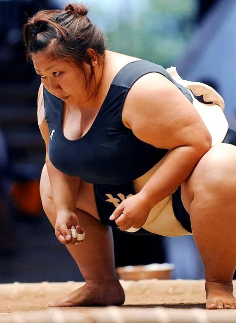 Women Sumo, Spencer Tunick, Sumo Wrestler, Action Pose Reference, Action Pose, Female Reference, Female Pose Reference, Anatomy Poses, Japan Woman