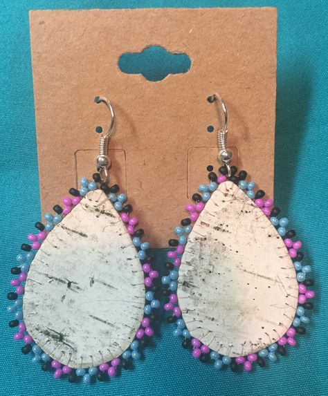 Birch Bark Earrings Diy, Beaded Birch Bark Earrings, Birch Crafts, Bark Jewelry, Birch Bark Earrings, Beaded Keychains Patterns, Indigenous Beading, Birch Jewelry, Birch Bark Crafts