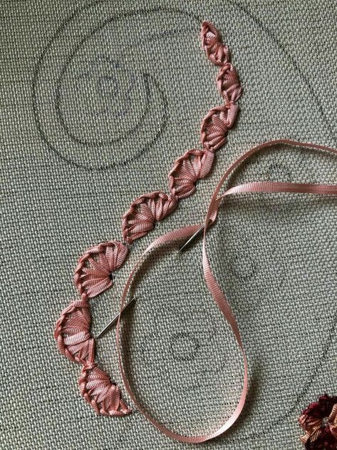 Silk Ribbon Embroidery Tutorial, Sulaman Pita, Silk Ribbon Embroidery Patterns, Diy Lace Ribbon Flowers, Ribbon Embroidery Tutorial, Dresses Silk, Bead Embroidery Tutorial, Hand Embroidery Patterns Flowers, Basic Embroidery Stitches