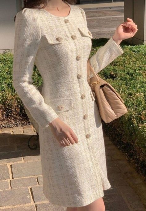 Chanel Formal Dress, Chanel Dress Casual, Vestidos Chanel, Chanel Tweed Dress, Sunday Dress Design, Tweed Fashion, Royal Clothing, Sunday Dress, Royal Outfits