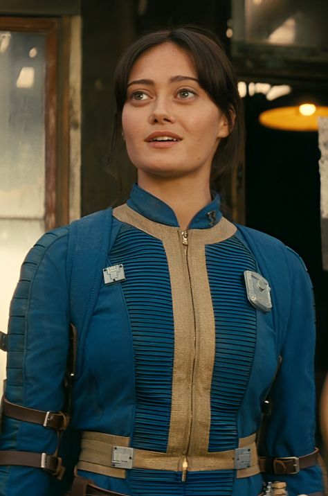 ELLA PURNELL as Lucy Maclean in Fallout Fallout Show Lucy, Lucy Fallout Icon, Lucy Fallout Ella Purnell, Lucy Maclean Fallout, Ella Purnell Fallout, Fallout Jumpsuit, Lucy Fallout, Lucy Mclean, Fallout Vault Dweller