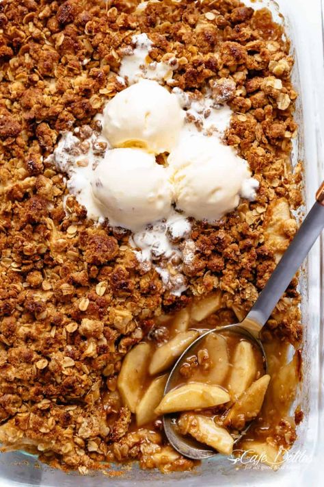 Apple crumble scoop in a baking dish with ice cream #apple #fall #thanksgiving #crumble #crisp #applecrumble #icecream Red Delicious Apples Recipes, Cinnamon Apple Crisp, Turkey Chili Recipe Crockpot, Apple Crumble Topping, Crispy Oatmeal Cookies, Easy Thanksgiving Dessert Recipes, Best Apple Crisp, Apple Crumble Recipe, Apple Crisp Easy