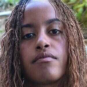 Malia Obama Boyfriend, The Oldest Daughter, Obama Sisters, Obama Daughter, Malia And Sasha, Sasha Obama, Malia Obama, Michelle And Barack Obama, African American Beauty