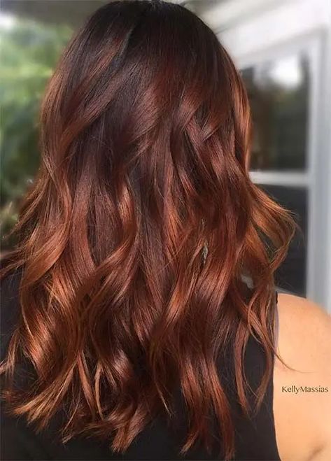 long auburn hair with a dark root and loose waves for a party Balayage Auburn, Auburn Red Hair Color, Colour Hair, Hair Color Burgundy, Copper Hair Color, Hair Color Auburn, Hair Balayage, Burgundy Hair, Brown Highlights