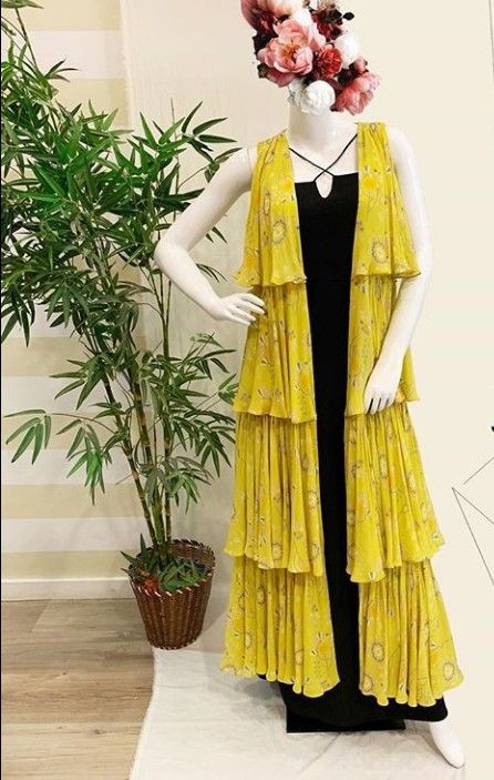 Layer Kurti Designs, Jorjet Kurti Design New, Pakistani Formal Dresses, Shrug For Dresses, Long Dress Design, Salwar Kamiz, Kurti Designs Party Wear, Designer Party Wear Dresses, Stylish Party Dresses