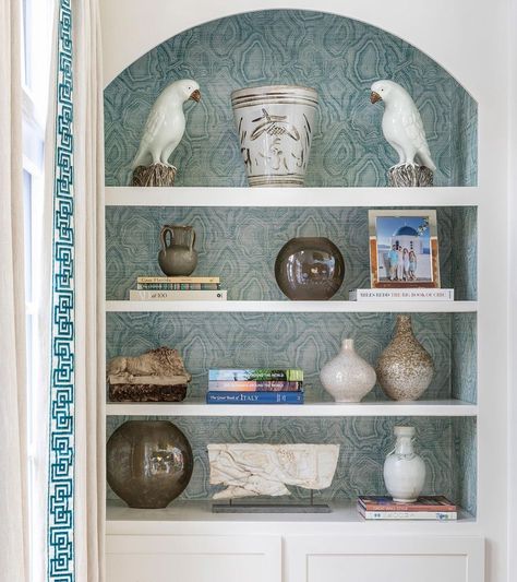 Gone are the days of plain, uninspired bookshelves. With the simple addition of wallpaper, these humble storage spaces can be elevated into stunning focal points that reflect your unique style and personality. From whimsical patterns to timeless elegance, the possibilities are endless.  In this post, I’ve compiled 30+ decor ideas for adding wallpaper to your bookshelf interiors. Beige Shelves, Wallpaper Bookshelf, Seagrass Wallpaper, 30 Wallpaper, Blue Geometric Wallpaper, White Built Ins, Botanical Interior, Different House Styles, Bookshelf Ideas