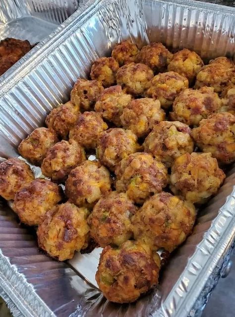 Easy Sausage Balls Recipes, How To Make Stuffing, Stuffing Balls Recipe, Sausage Cheese Balls, Sausage Balls Recipe, Perfect Meatballs, Stuffing Balls, Sausage Balls, Pot Luck