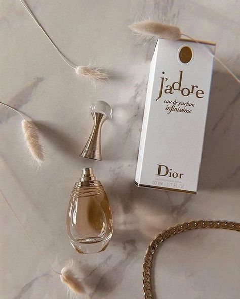 Christian Dior Jadore, Dior Jadore, Perfume Photography, Perfume Collection Fragrance, Body Smells, Perfume Scents, Perfume Lover, Best Perfume, Luxury Perfume