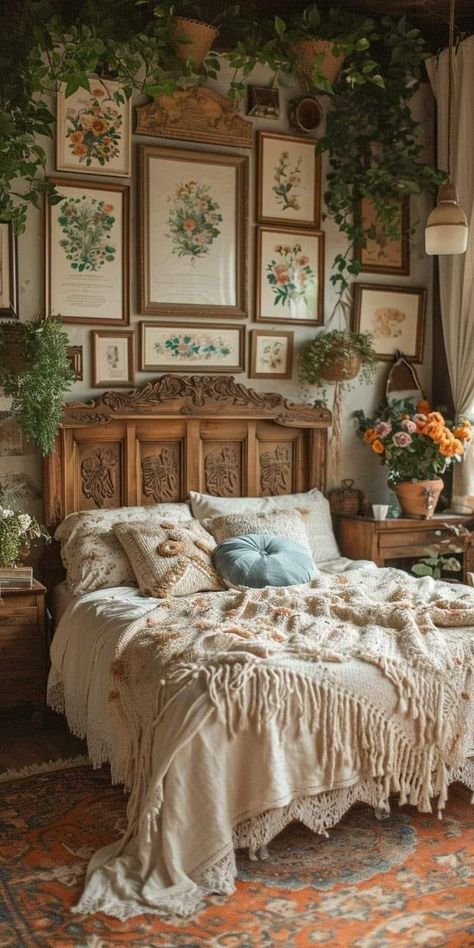 Bohemian Botanical Interior, Vintage Bed Frame Ideas, Cottage Decor Bedroom, Bedroom Decor Beige, Modern Home Trends, Boho Bedroom Design, World Of Wonder, Casa Vintage, Cottage Bedroom