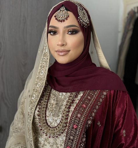 Afghani Makeup, Desi Hijabi Bride, Hijabi Desi Bride, Nikkah Hijab, Muslim Bridal Look, Garara Designs, Bride In Hijab, Aesthetic Hijabi, Hijabi Bride