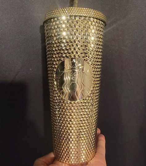 Gold Starbucks Tumbler, Rose Gold Aesthetic, Holiday 2022, Cute Water Bottles, Cold Cups, Double Wall Tumblers, Red Jewel, Reusable Coffee Cup, Pretty Mugs