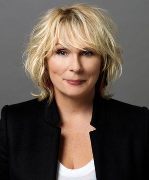 Jennifer Saunders Gang Of Boys, Trendy Layered Hairstyles, Female Comedians, Jennifer Saunders, Joanna Lumley, Ab Fab, Girl Thinking, Cut Her Hair, People's Choice Awards