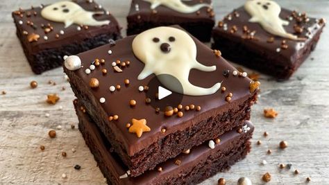 Ghost Brownies, Halloween Brownies, Fudgy Brownie Recipe, Fudgy Brownies, Brownie Recipes, Halloween Ghost, Chocolate Ganache, Halloween Treats, Cocoa Powder