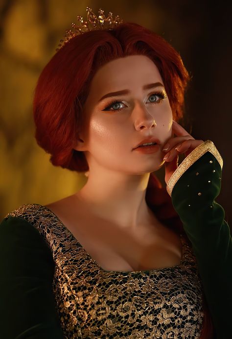 Fiona Inspired Outfit, Princess Fiona Makeup, Fiona Cosplay, Shrek Fiona, Fiona Costume, Cosplay Makeup Tutorial, Iconic Movie Characters, Non Disney Princesses, Princess Fiona