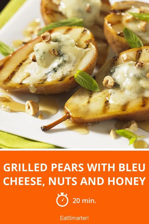 Grilled Pears with Bleu Cheese, Nuts and Honey - few calories - quick recipe - simple dish - So healthy is the recipe: 87.0/10 | A recipe idea by EAT SMARTER | grilled, grilling, Grilled Fruit, Fruit, Low-calorie #pomefruit #healthyrecipes Grilled Pears Recipes, Roasted Pears With Blue Cheese, Pears With Blue Cheese And Honey, Pear Grilled Cheese, Grilled Pears, Blue Cheese And Pear, Pear Blue Cheese, Fruit Fruit, Grilled Fruit