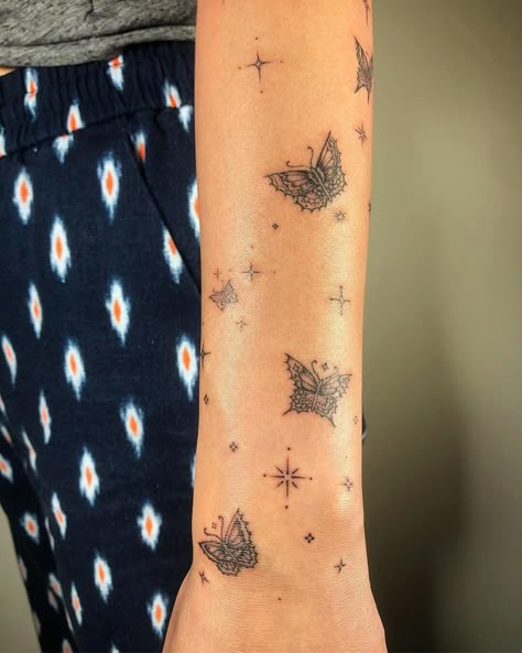 Model Tattoos, Sparkle Tattoo, Tattoo Trend, Handpoke Tattoo, Inspiration Tattoos, Dainty Tattoos, Aesthetic Tattoo, Dope Tattoos, Simplistic Tattoos