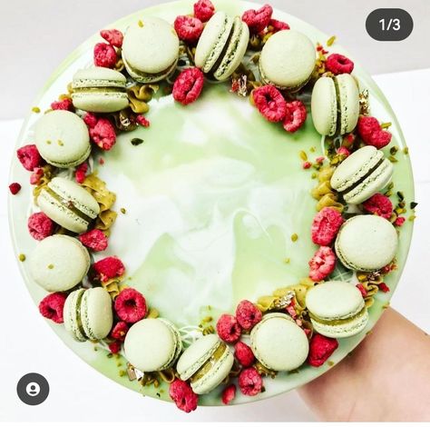 Macaron Wreath, Macaron Christmas, Christmas Macaron, Christmas 2023, Work Ideas, Macaroons, Ornament Wreath, Christmas Wreath, Macarons