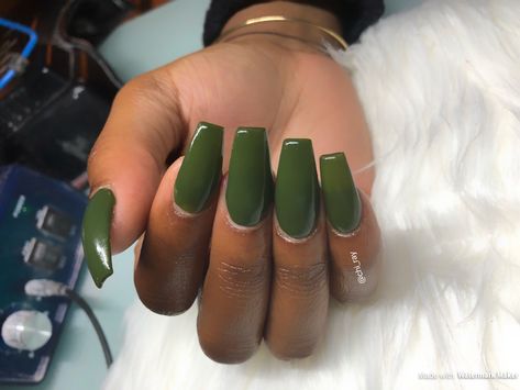 Sage Square Nails, Fall Green Nails Short, Green Nails By Skin Tone Range, Army Green Acrylic Nails, Olive Almond Nails, Green Acrilyc Nails, March Square Nails, Grass Green Nails, Short Olive Green Nails